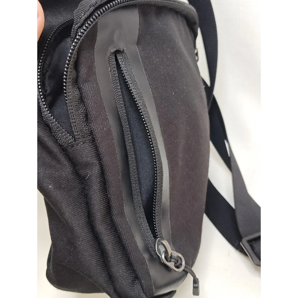 Nike Tech Black unisex Crossbody Travel‎ Bag Adjustable Strap Lightweight BA5268